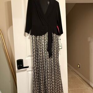 Adrianna Papell Black and Silver Long Sleeve Dress